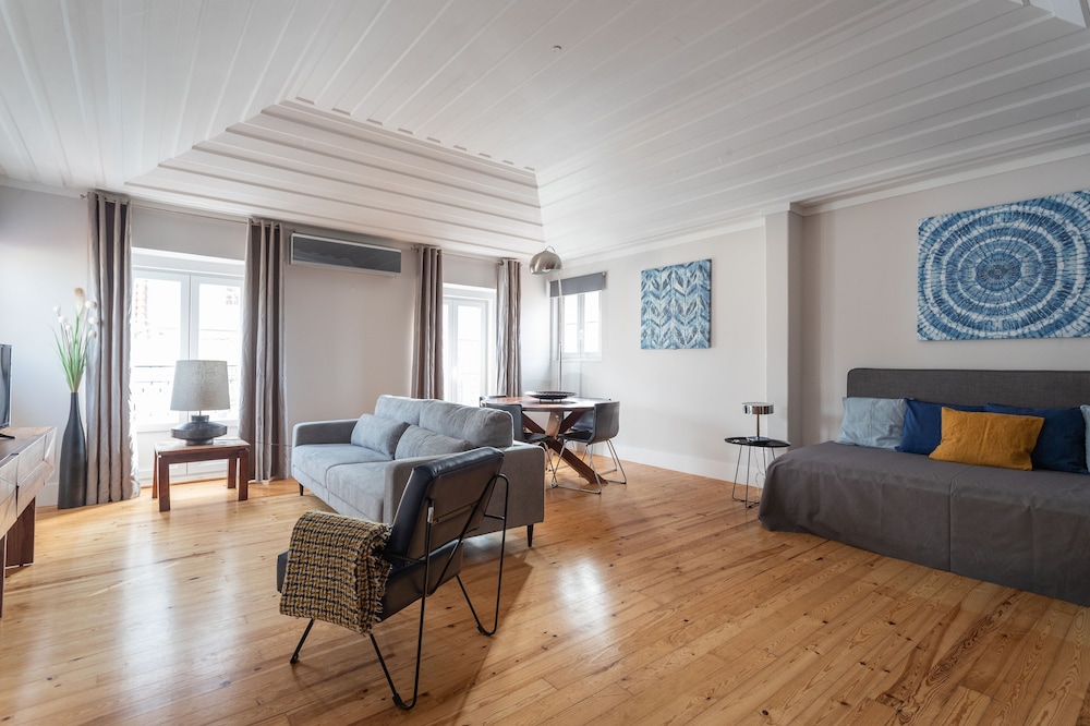 شقة فاخرة بسرير كوين وسريرين منفصلين بإطلالة على المدينة بغرفة نوم واحدة، Santa Justa Apartments Downtown Center 8/10