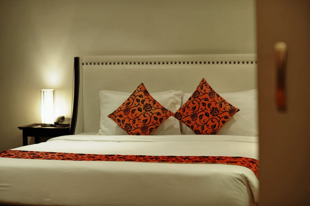 The Bless Hotel And Residence 23/80