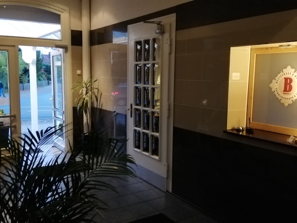 Bennett's Restaurant & Hotel 3/36