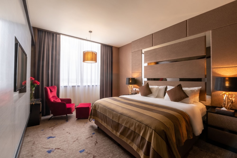 New World Suites 9/43