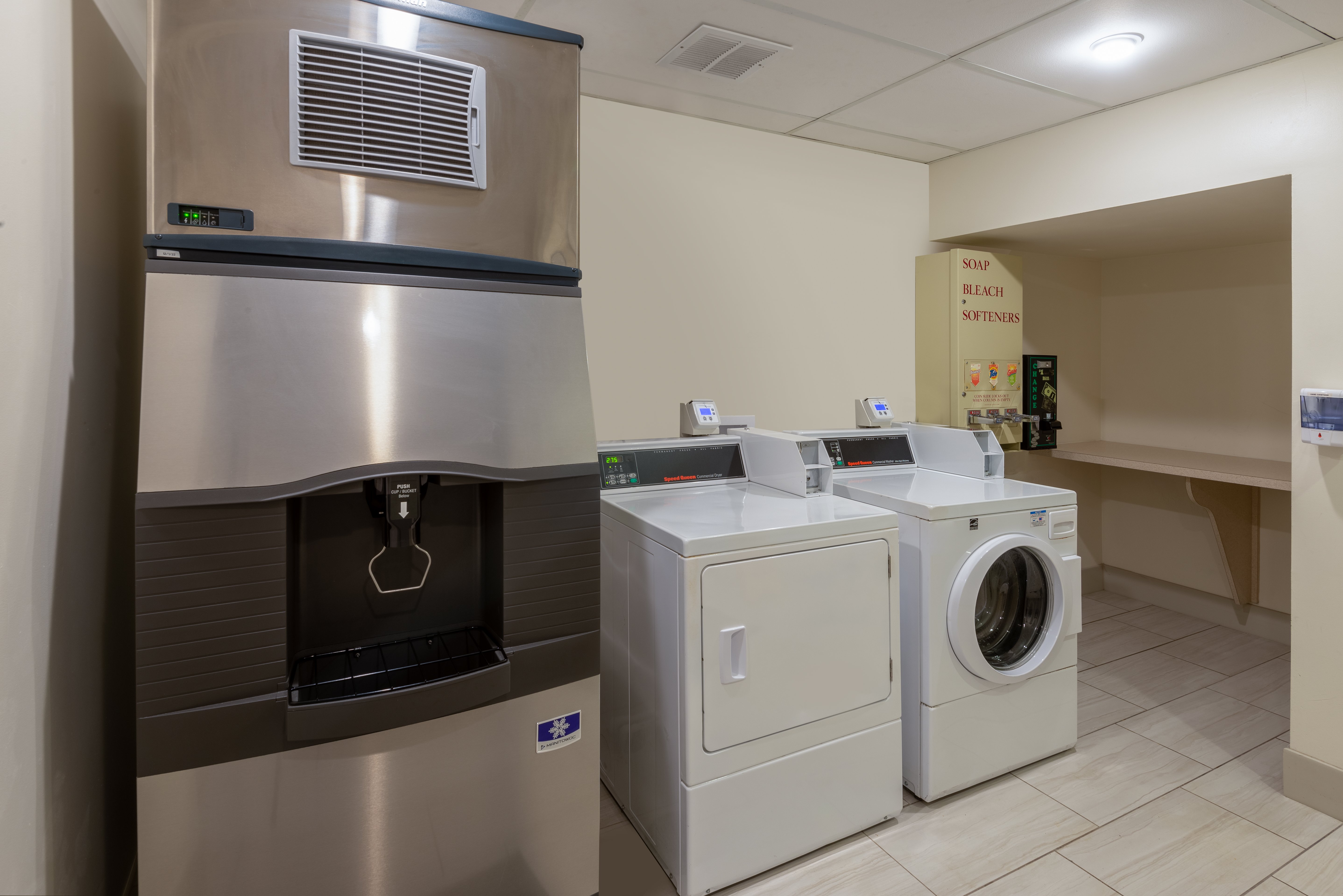 Holiday Inn Express Cleveland-Vermilion 8/36