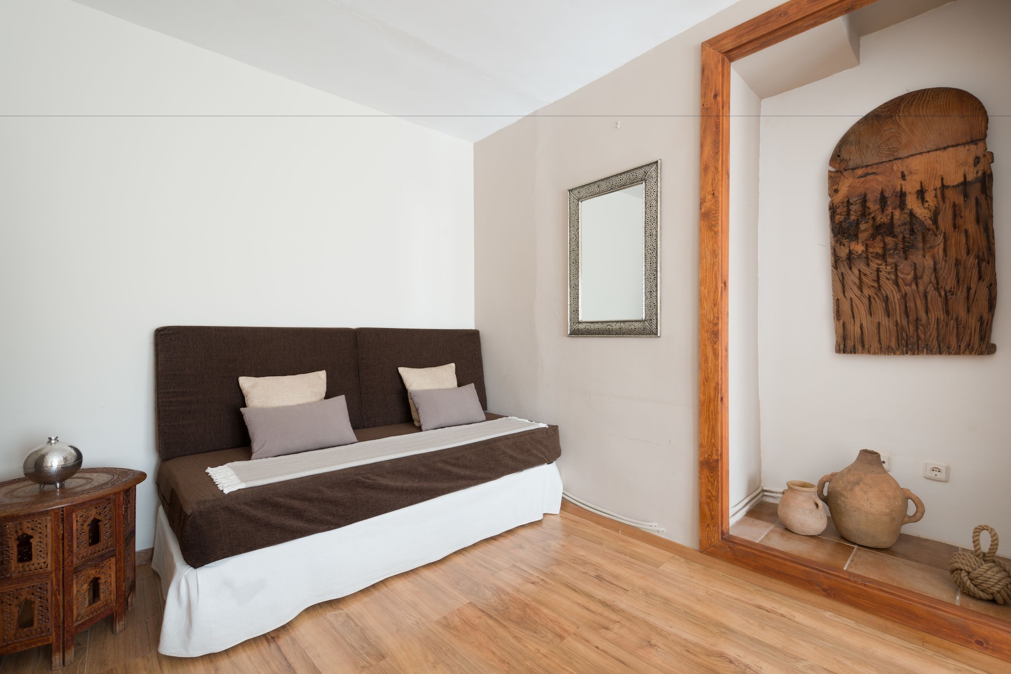 Alhambra, Deluxe, Double Bed, City View, Private Bathroom