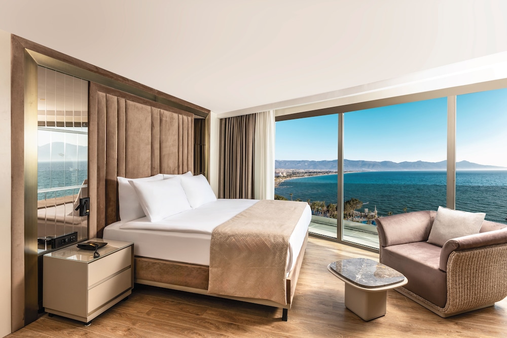 غرفة بانورامية بسرير مزدوج بإطلالة على البحر بشرفة، Beks Premium Resort and Spa 3/6