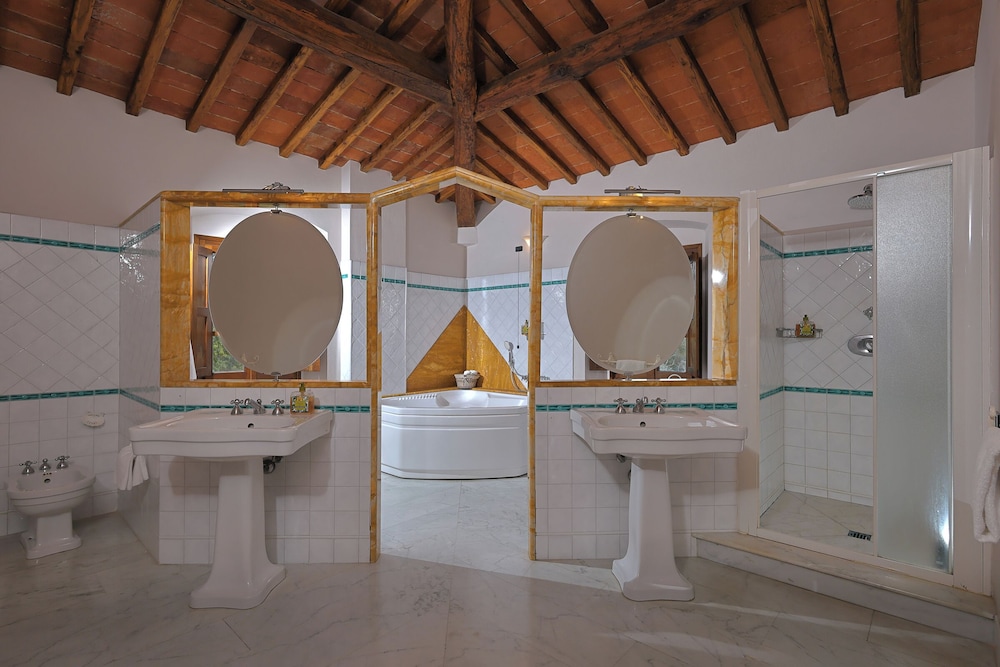 Casale Le Corti 55/76