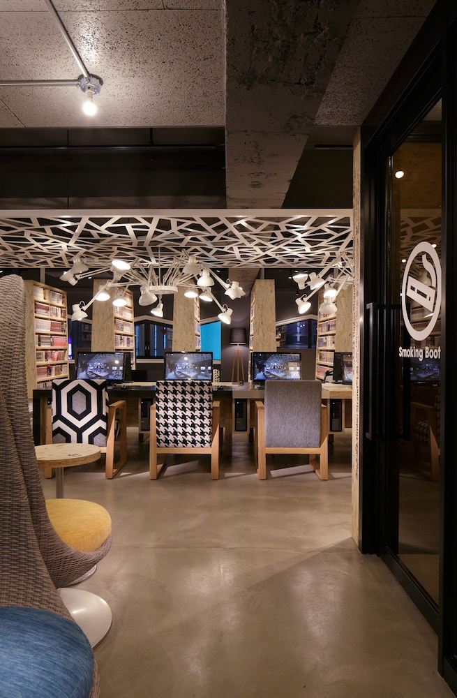 Booth Net Cafe & Capsule 26/30