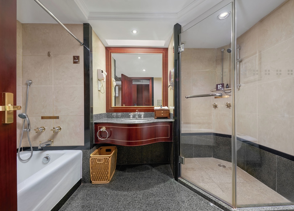 Regal Palace Hotel 50/51