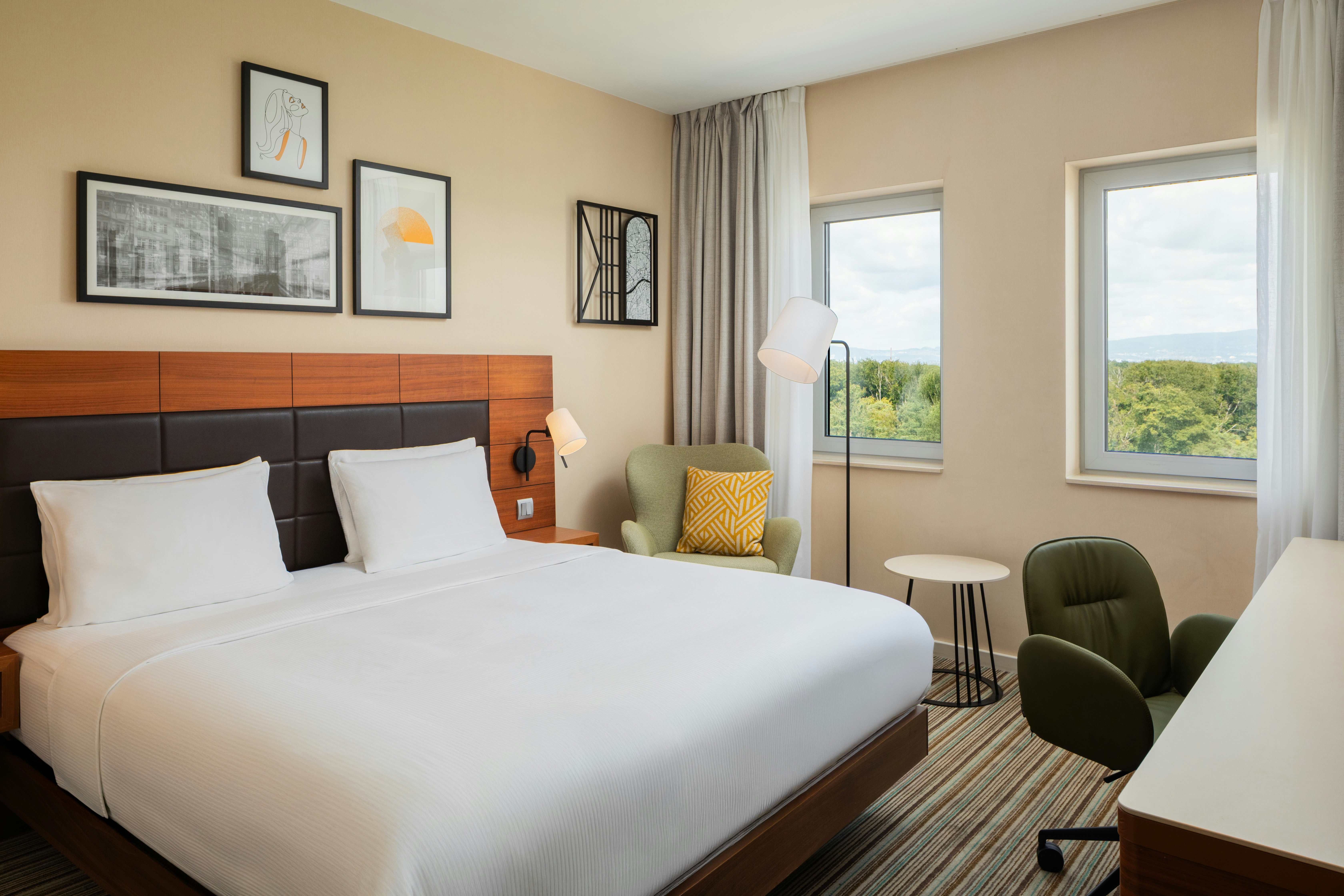 ROOM, KING BED
