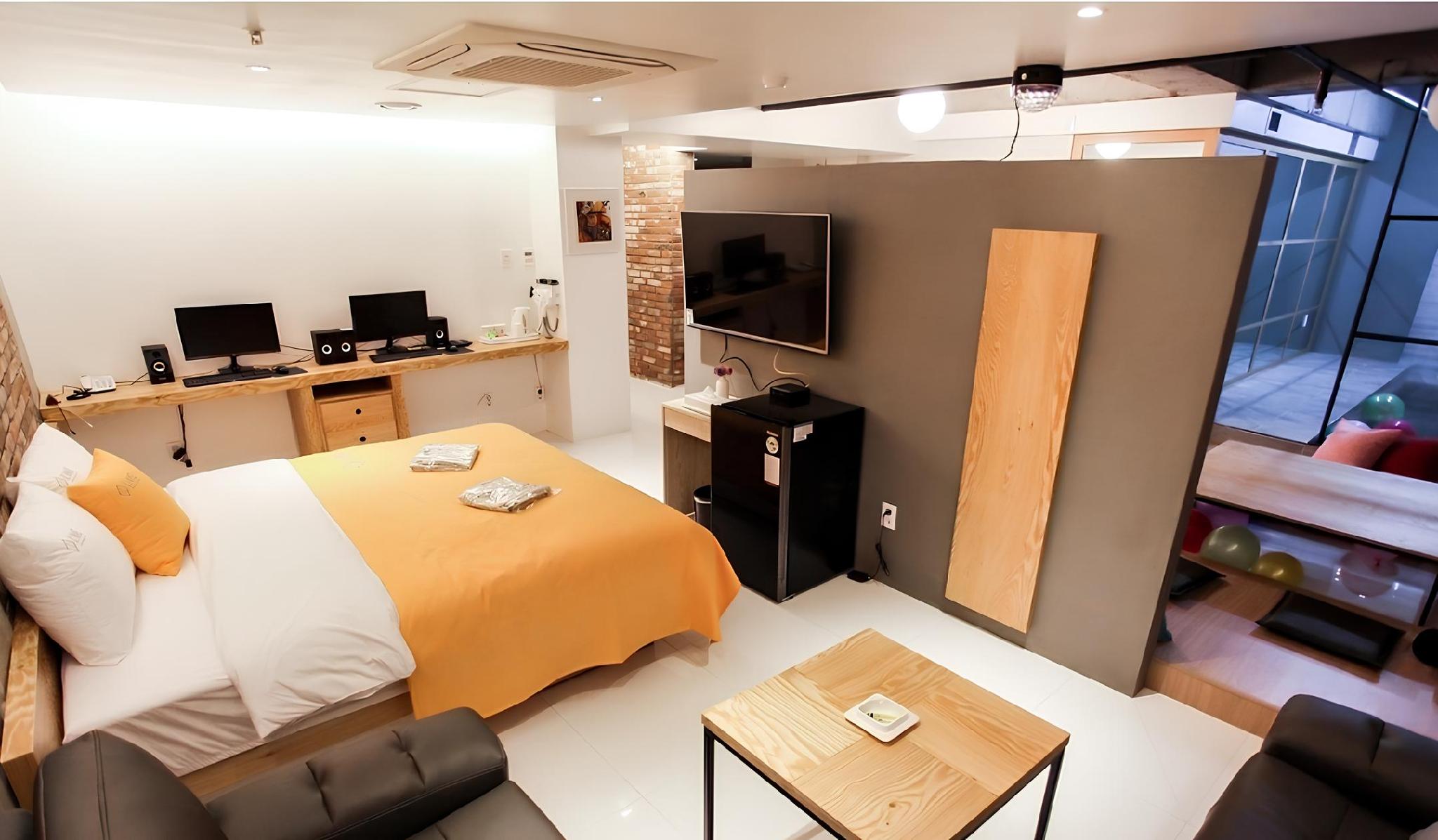 Lime Hotel 16/83