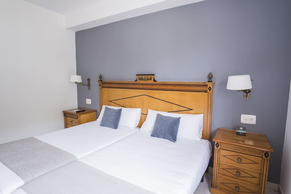 Hotel Iberia 32/68