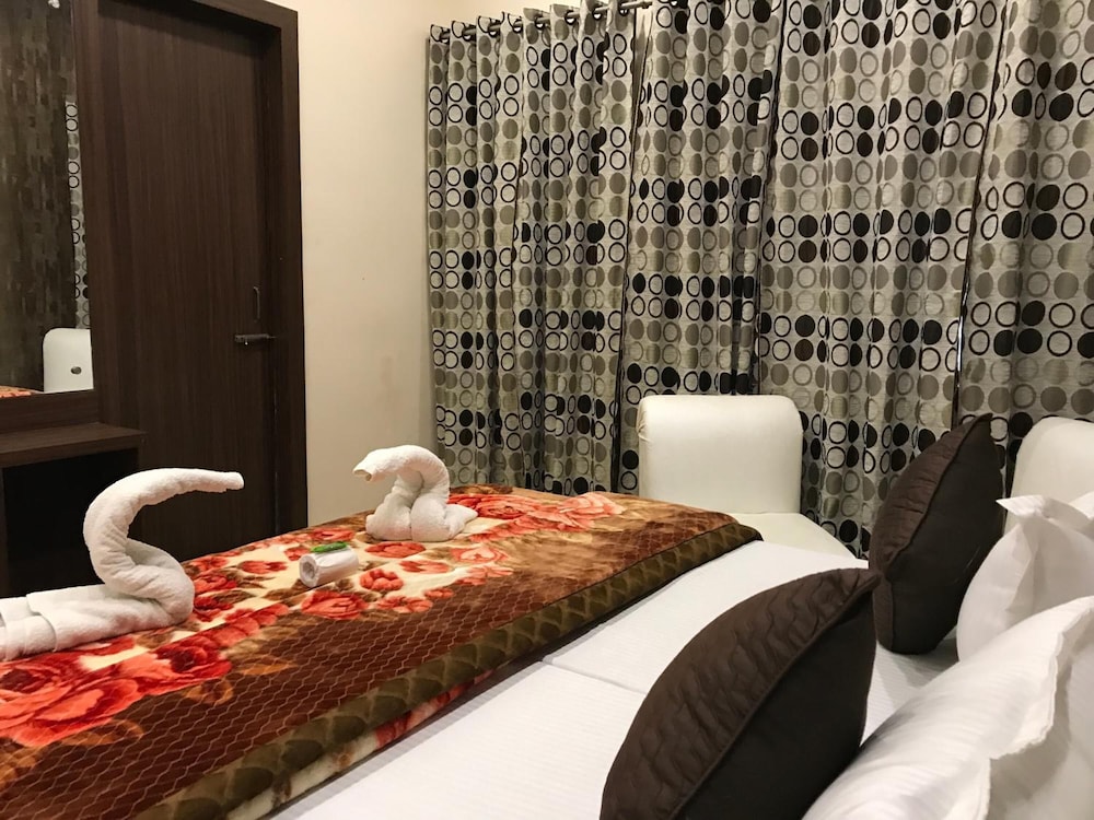 Hotel Sheela 35/53
