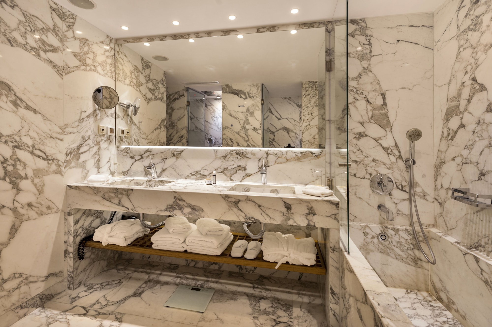 Penthouse Suite, King Bed, Sofa, Samaria Hotel 3/3