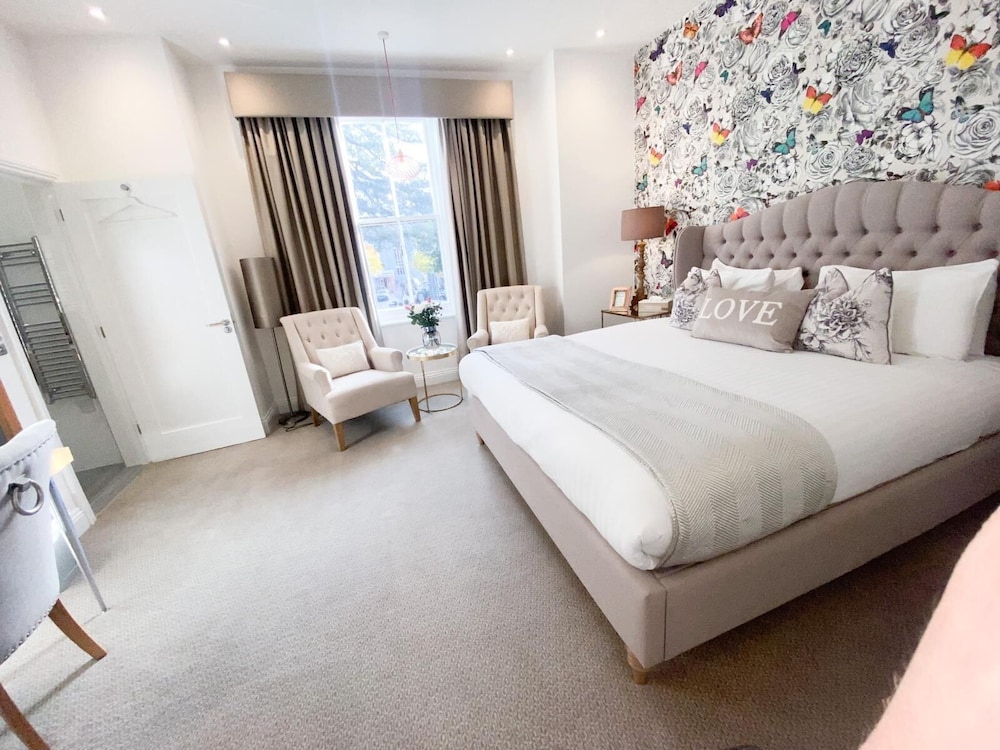 JUNIOR SUITE, KING BED