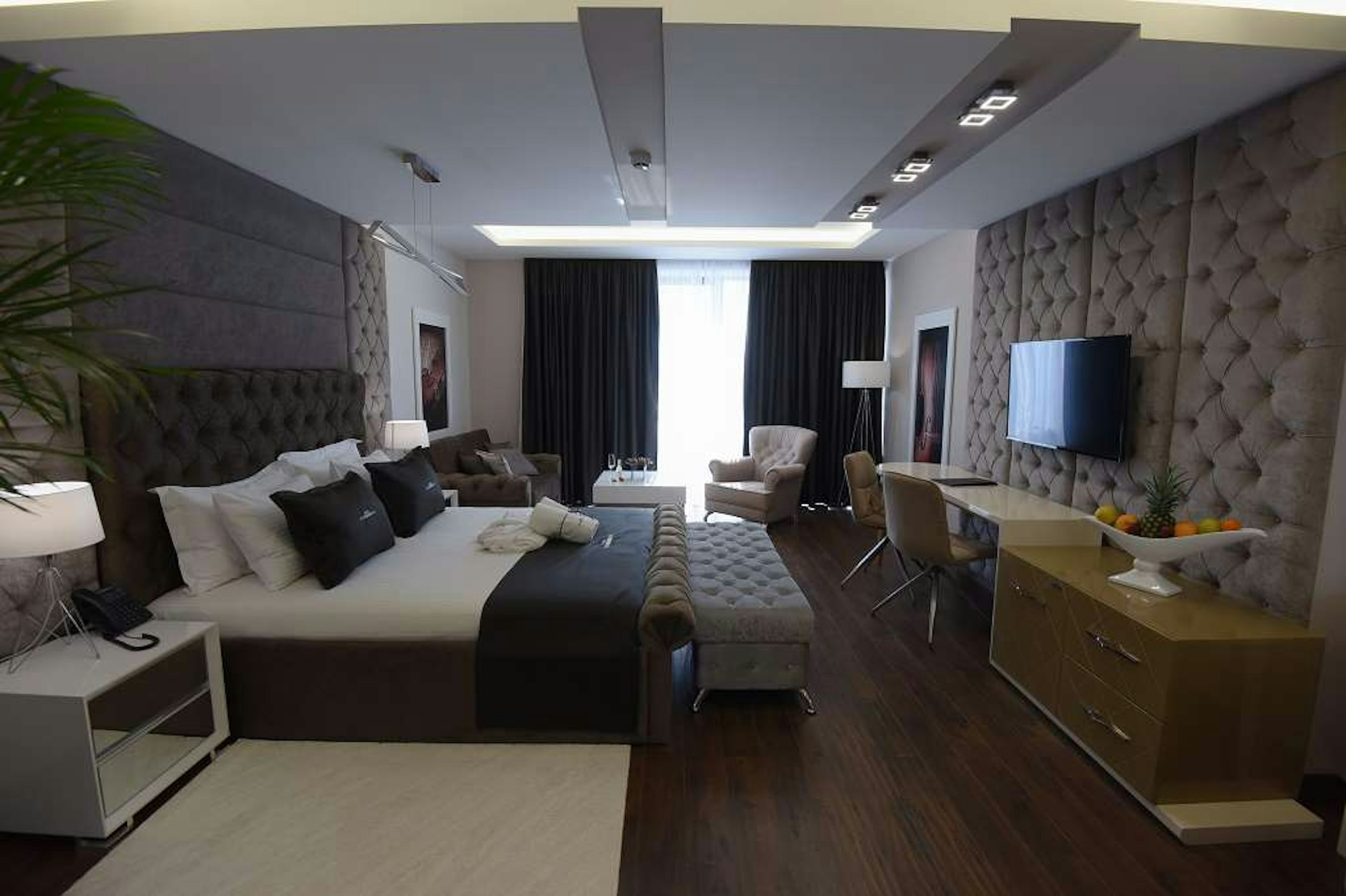 Mirror Hotel 29/38
