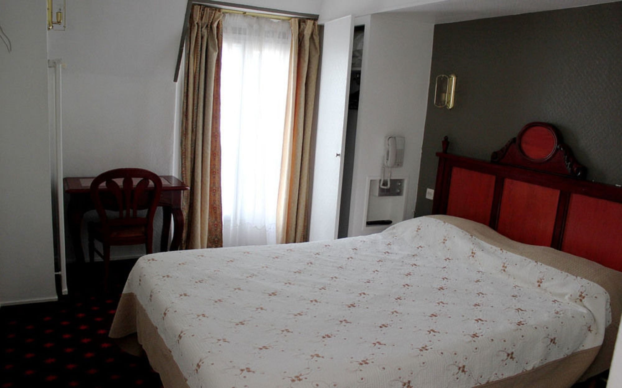 ROOM, SINGLE
