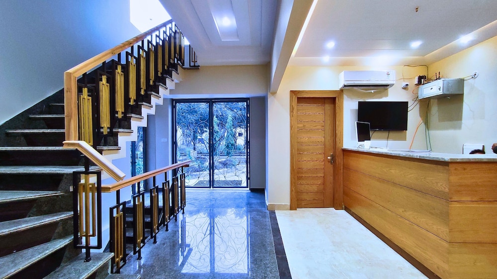 MGR Hotel Moradabad 12/50