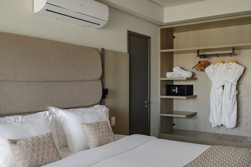 Deluxe, King Bed, Sea View, Patio