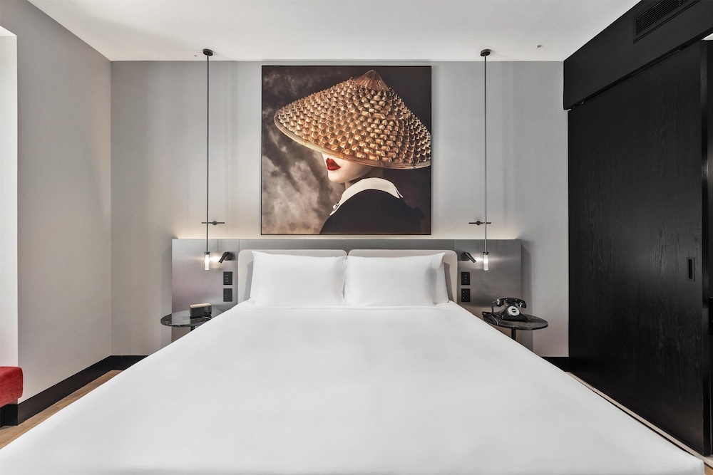 Standard, Radisson RED Auckland 9/10