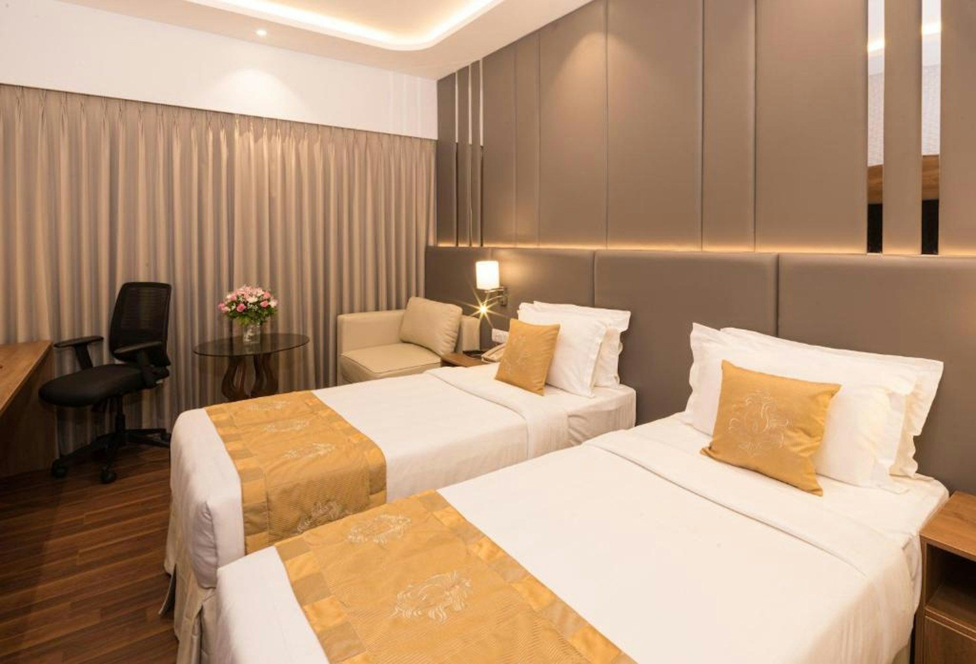 Gold, Club, Twin Beds