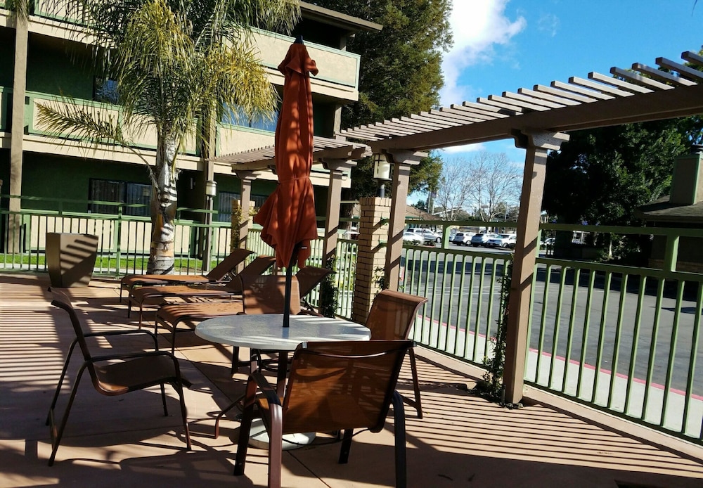 Best Western Plus Forest Park Inn 46/53