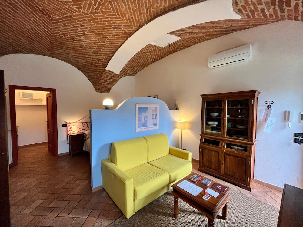 Le Serre Suites and Apartments 24/34