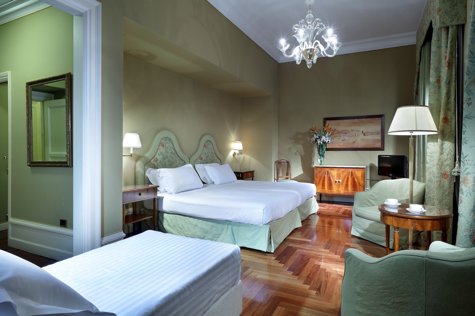 غرفة سوبيريور ثلاثية بسرير كينج، Eurostars Hotel Excelsior 6/10