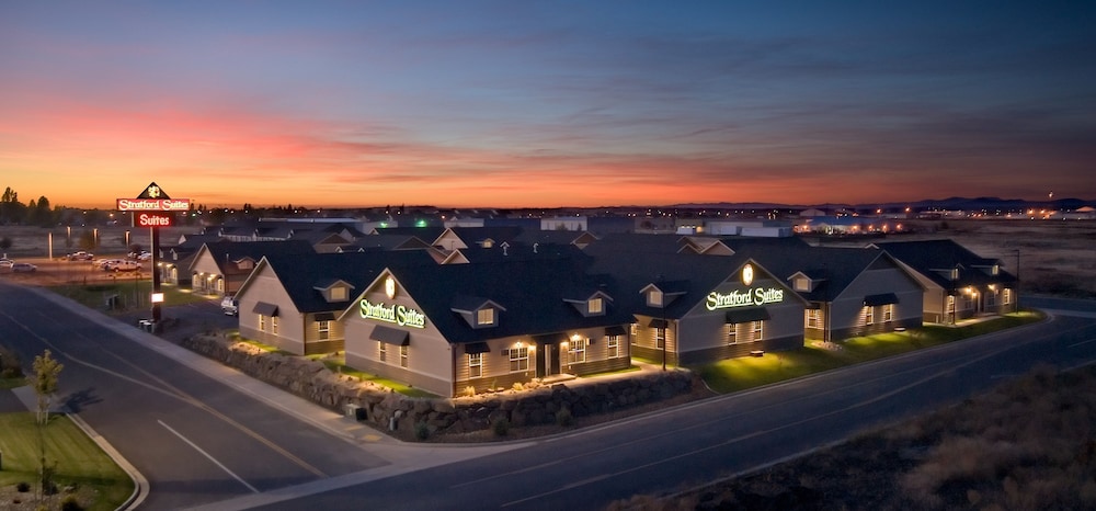 Stratford Suites 28/29