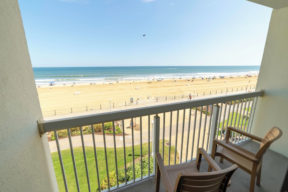 The Oceanfront Inn 27/42