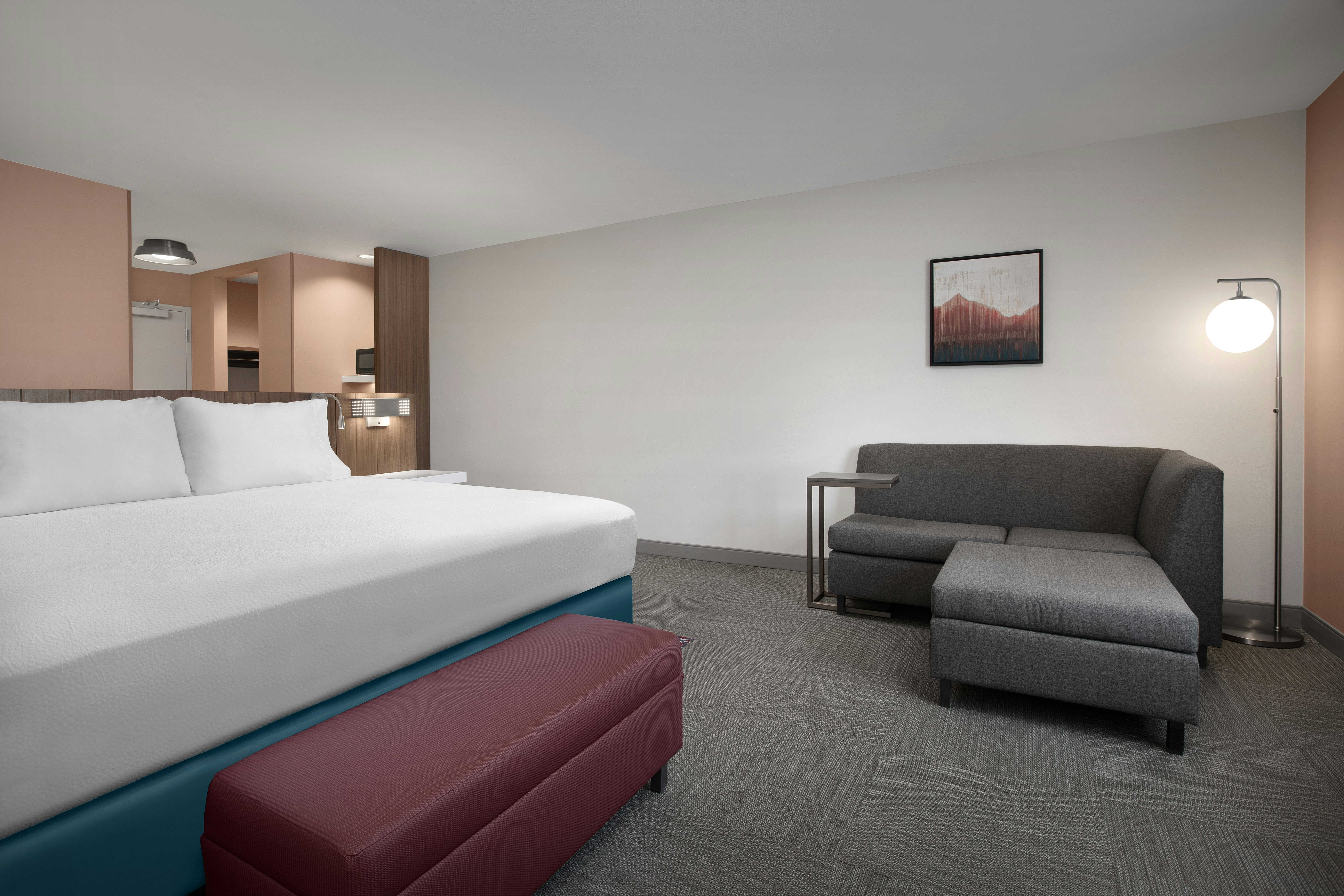 DELUXE, KING BED