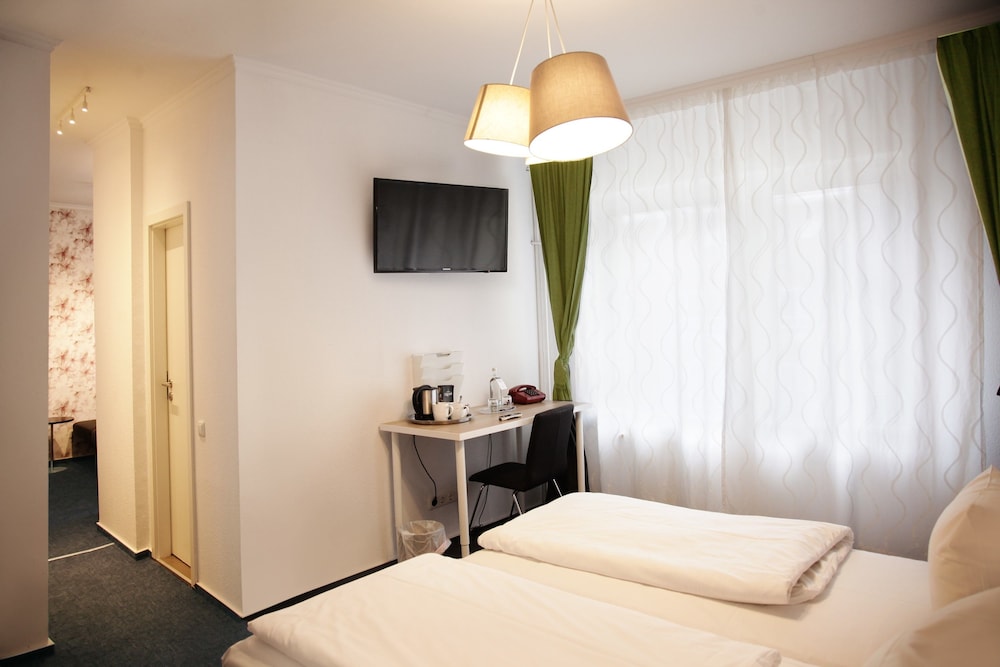 Hotel Les Nations 37/77