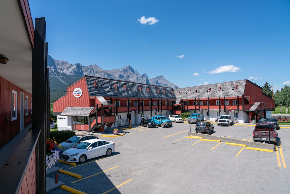 Canmore Rocky Mountain Ski Lodge 110/118