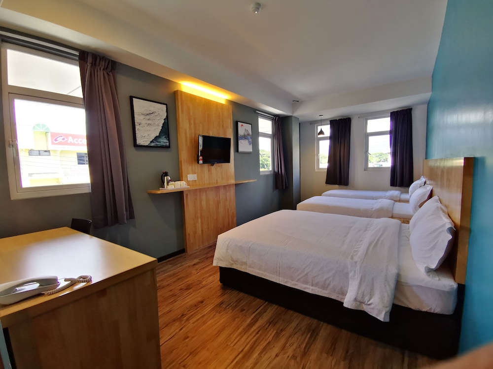 3-Plus Hotel 16/44