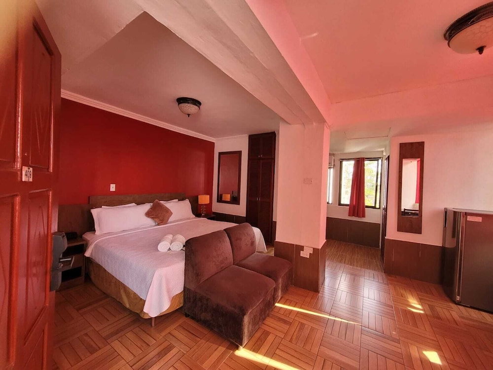 EXECUTIVE, SUITE