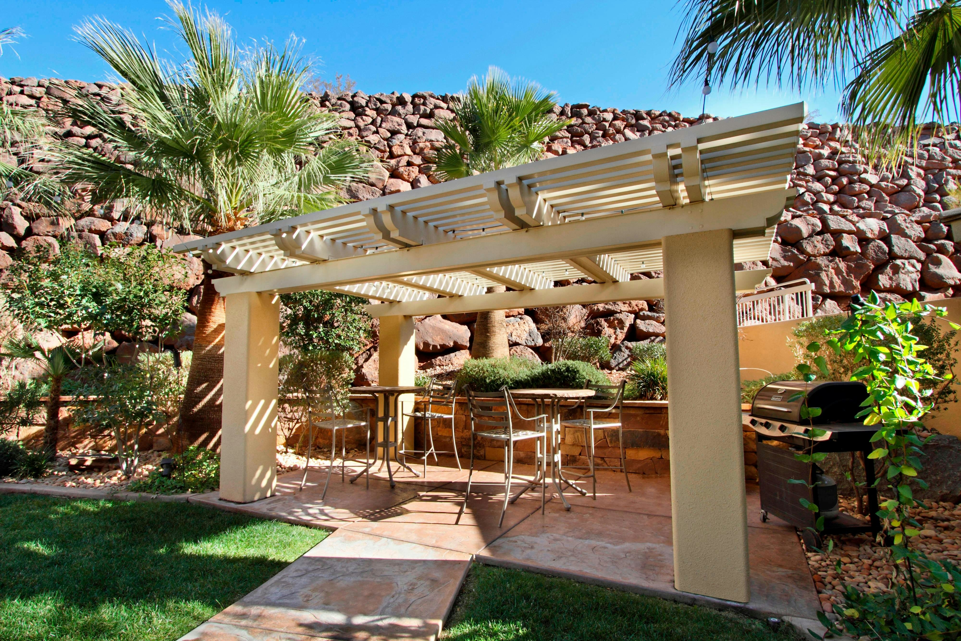 Courtyard St. George 1/14