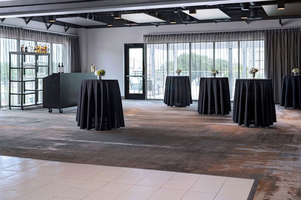 Ac Hotel By Marriott Waco Downtown 25/50