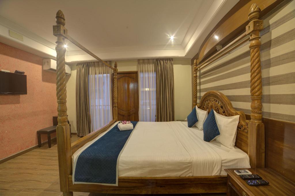 Duplex, Queen Bed