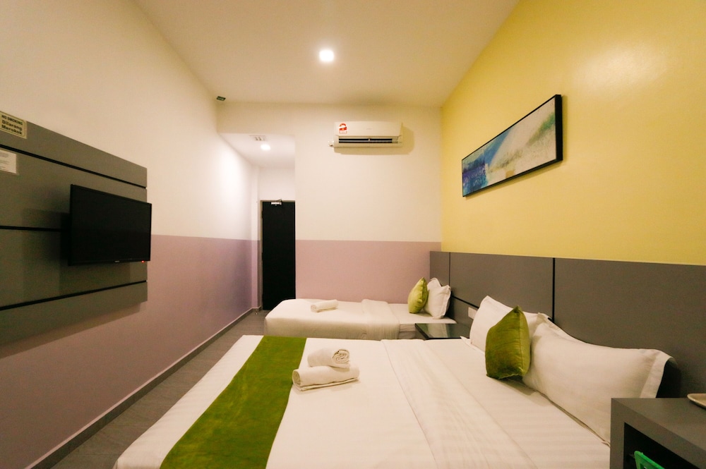 Swing & Pillows at Travelland Hotel, Ipoh 24/99