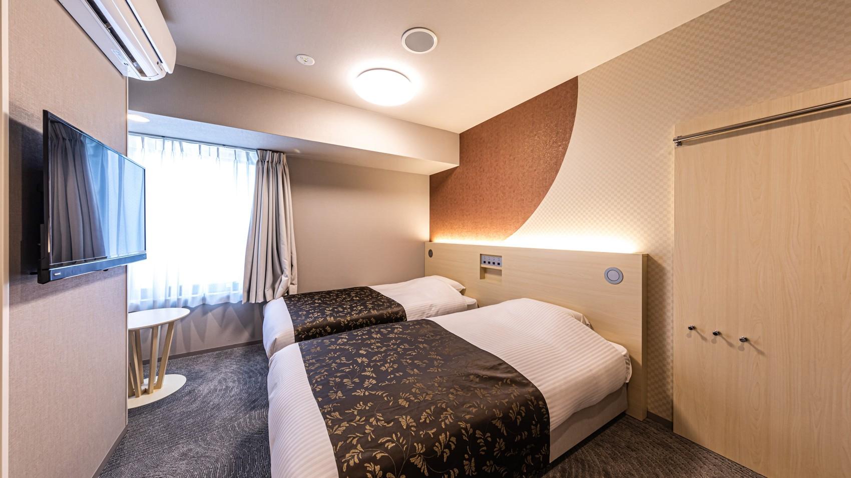 Universal, Twin Beds