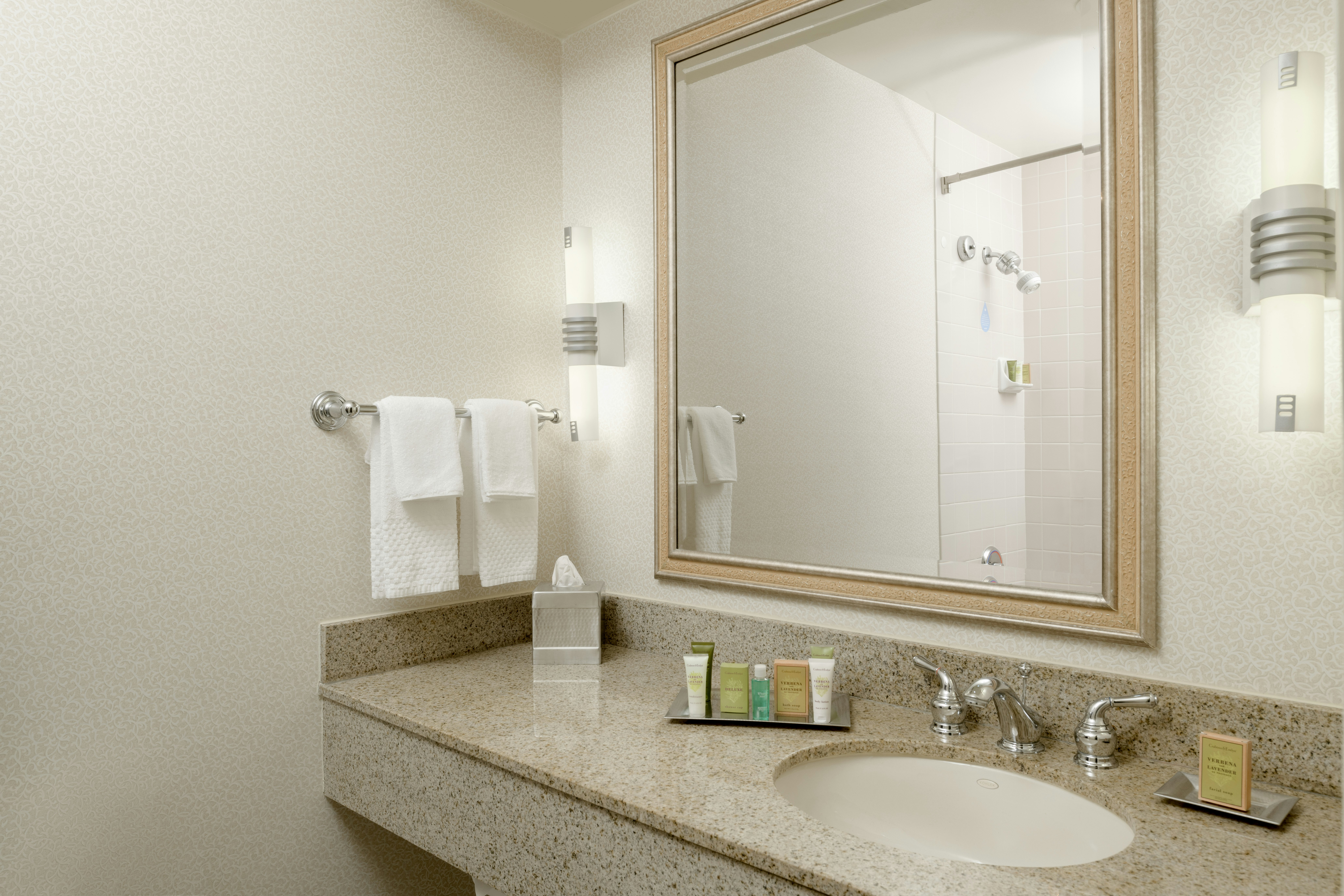 Pure, Suite, King Bed, Lake View, Allergy Friendly