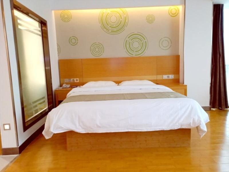GreenTree Inn Fuyang Technician College 8/21