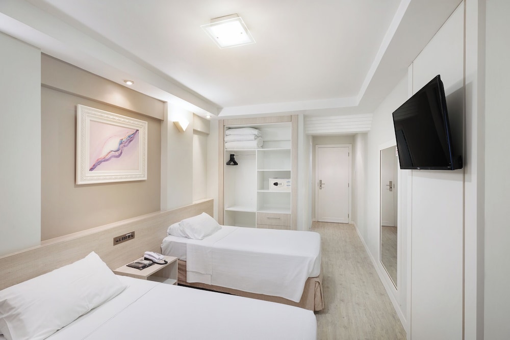 EXECUTIVE, TWIN BEDS