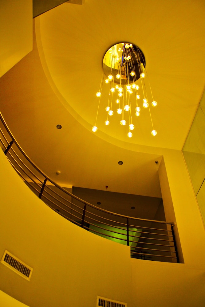 Avenue Suites Hotel 2/65