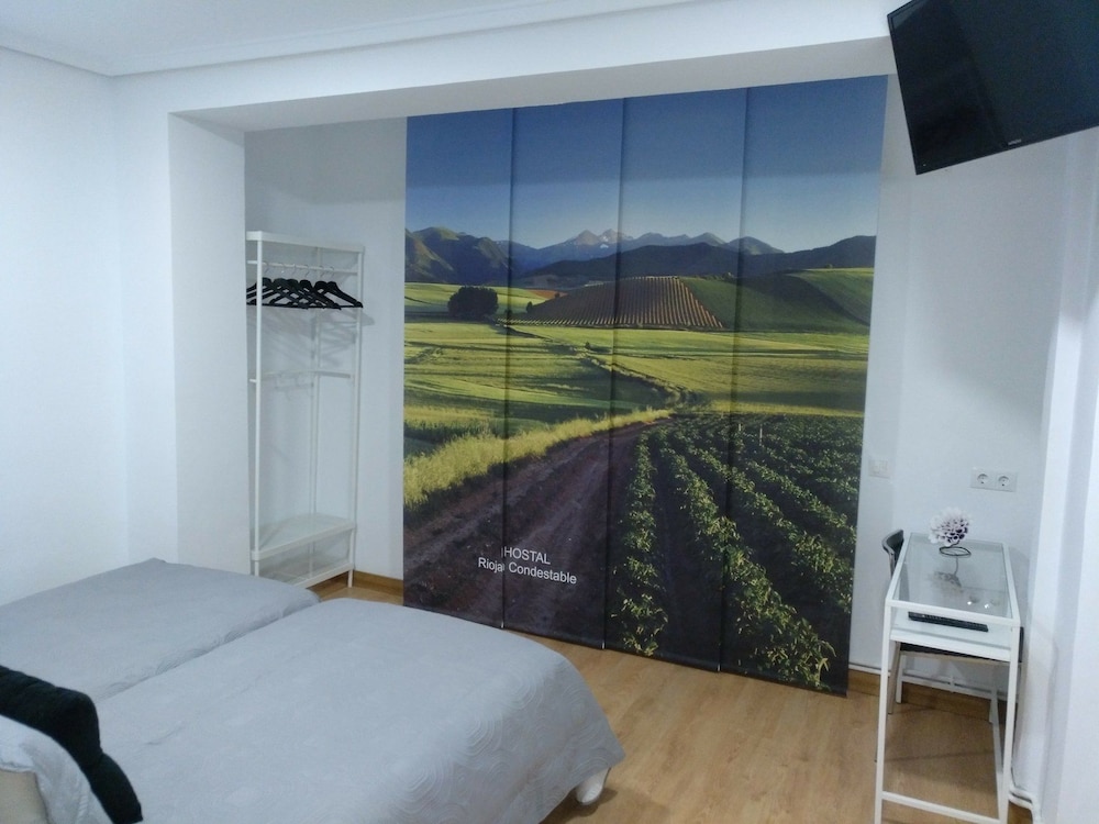 Hostal Rioja Condestable 8/48