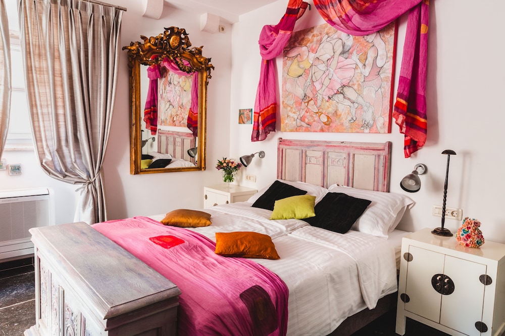 COMFORT, DOUBLE OR TWIN BED