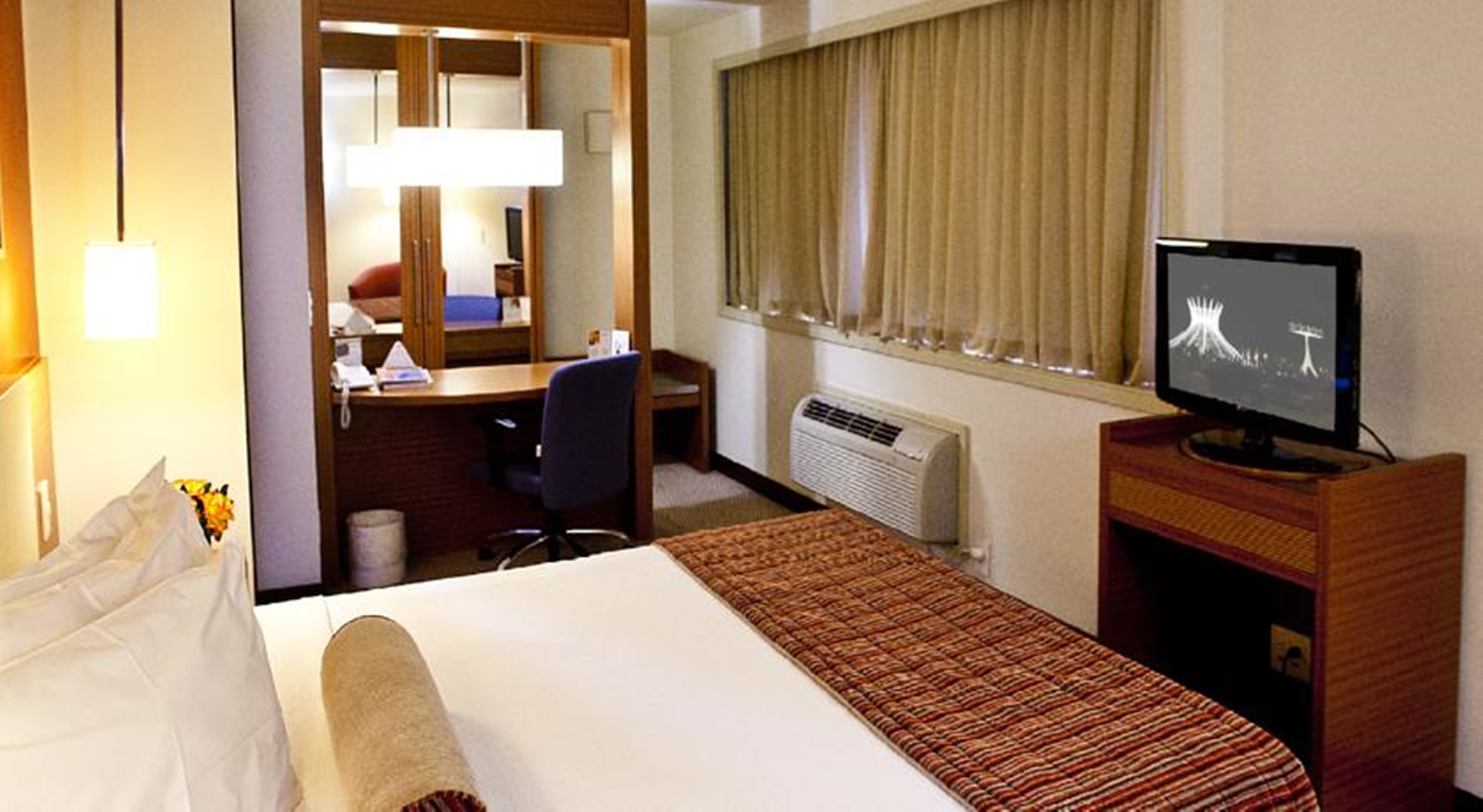 UPGRADE, SUITE, QUEEN BED, SMOKING