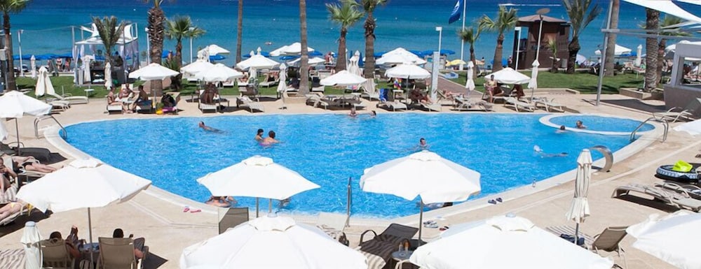 Vrissaki Beach Hotel 30/50