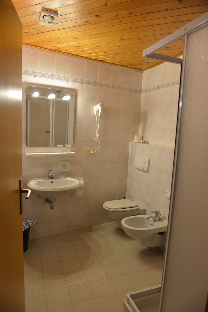 Gufo Hotel Sat Arr Dep Only 47/47