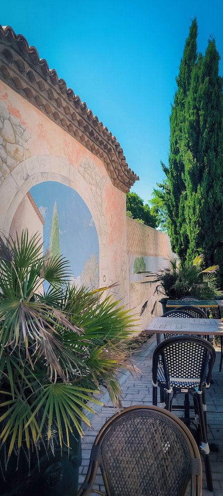 Hotel Les Vignes Blanches 55/60