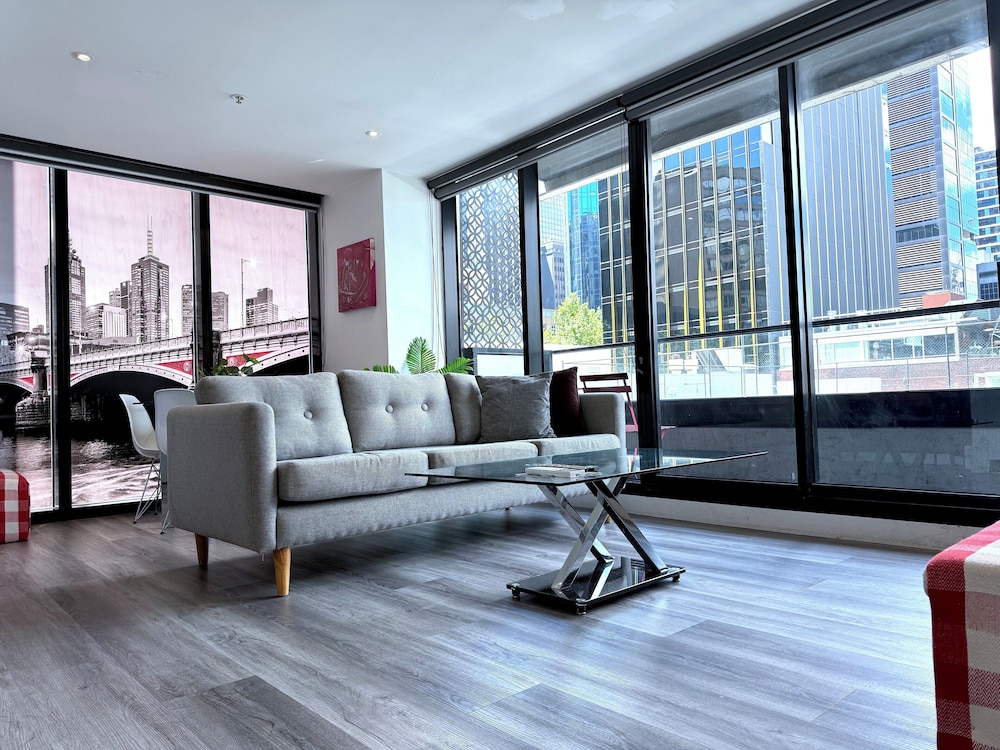Aura On Flinders Serviced Apartment 42/78
