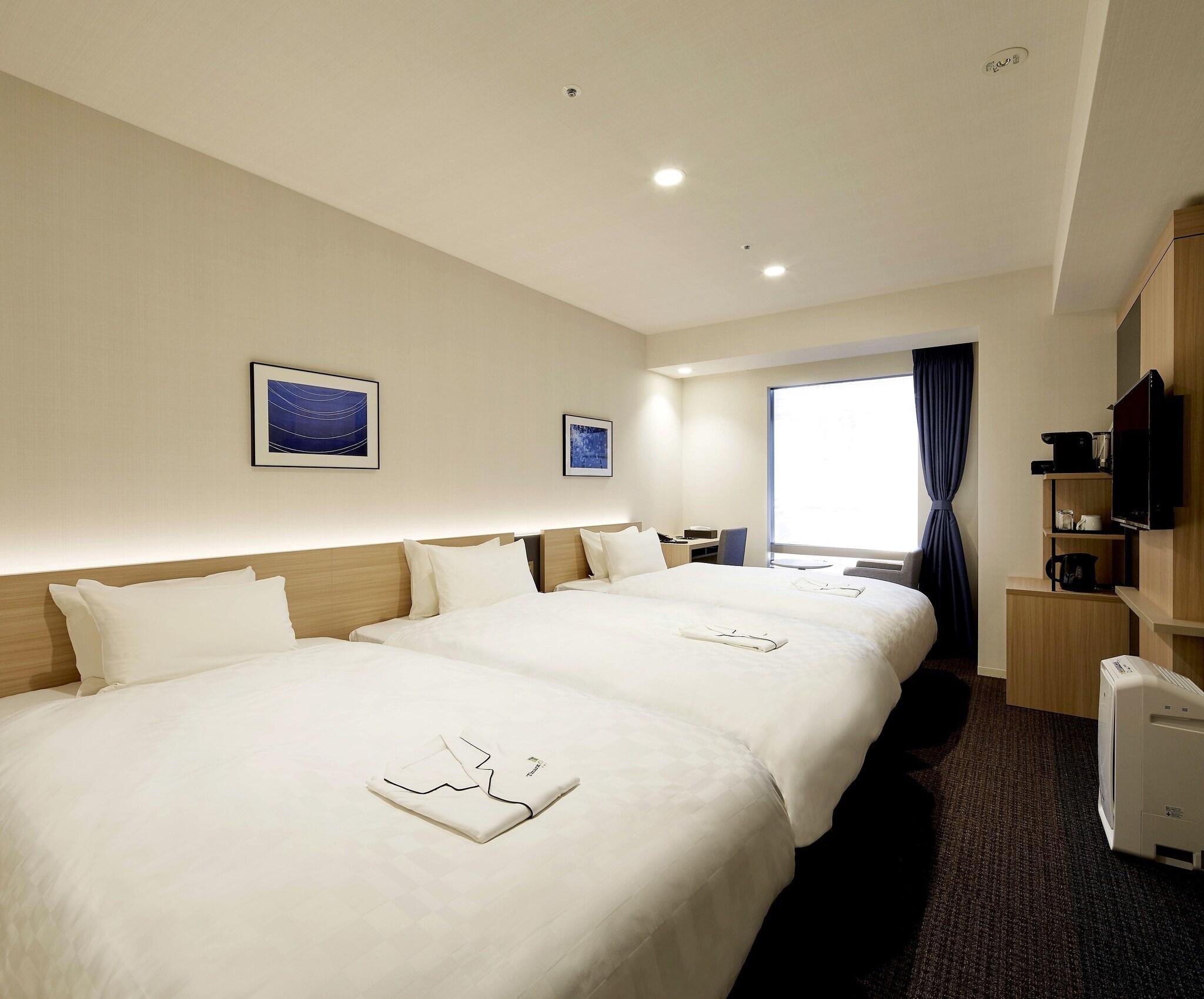 ROOM, TRIPLE