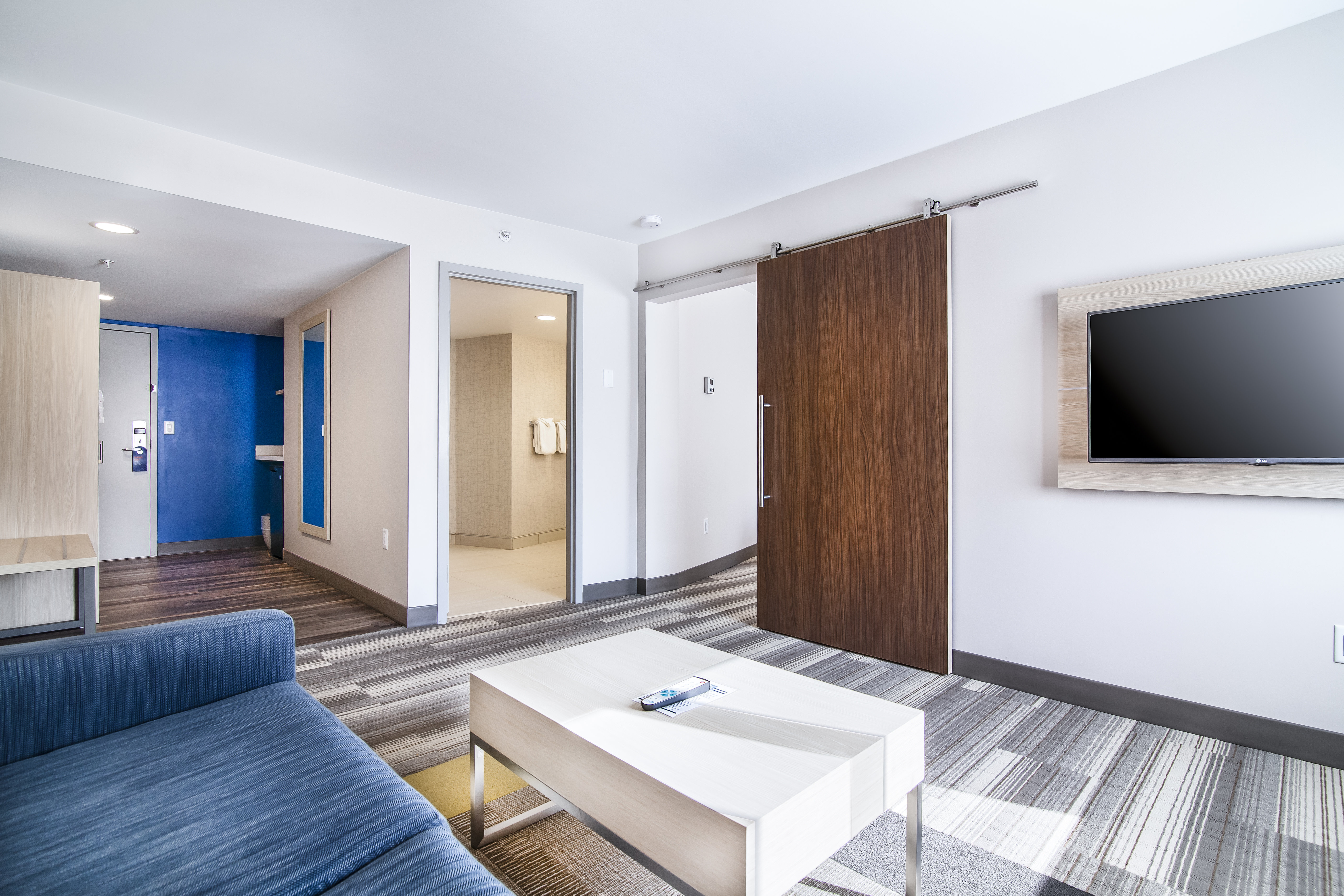 Holiday Inn Express Suites Langley 66/73